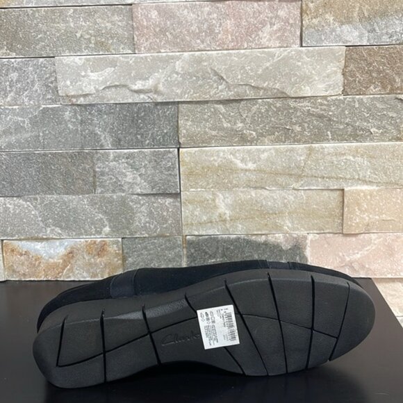 Clarks Women's Daelyn Plaza Slip-On Shoes - Picture 9 of 9